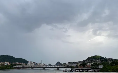 
          Imagem ilustrativa da imagem ES tem virada no tempo e chuvas intensas devem continuar até sábado; veja previsão
          