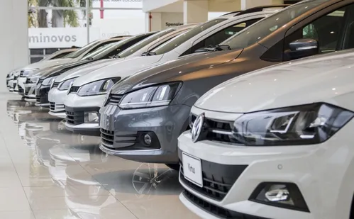 
          Imagem ilustrativa da imagem Emplacamento cresce, mas avanço anual é moderado
          