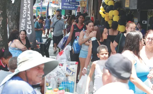 
          Imagem ilustrativa da imagem Empresários do ES voltam a apostar em lojas de rua para movimentar o comércio
          