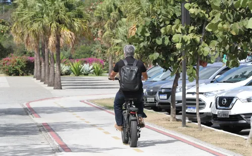 
          Imagem ilustrativa da imagem Entenda as mudanças no uso de bike elétrica aprovadas pela Câmara de Vitória
          