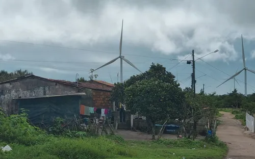 
          Imagem ilustrativa da imagem Eólicas no Agreste: Justiça manda retirar famílias de perto das torres
          
