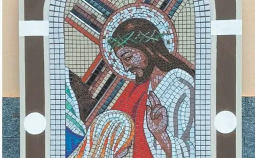 
          Imagem ilustrativa da imagem Esculturas de uma tonelada em novo roteiro de fé
          