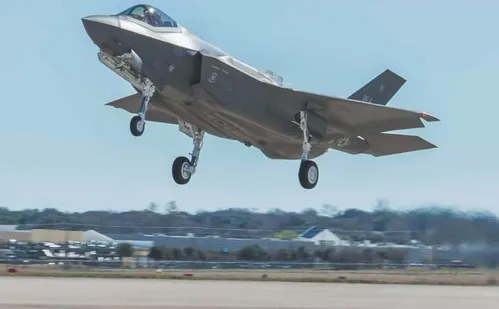 
          Imagem ilustrativa da imagem Espanha fecha espaço aéreo para aviões dos EUA
          