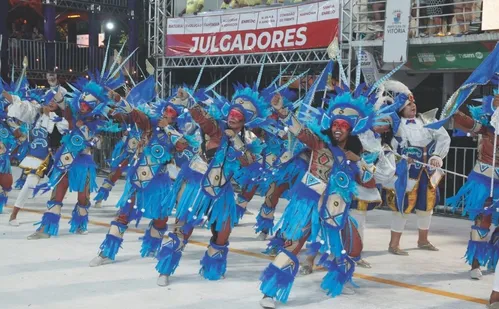 
          Imagem ilustrativa da imagem Espetáculo de luzes e criatividade no 2º dia de desfiles do Carnaval de Vitória
          