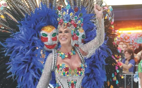 
          Imagem ilustrativa da imagem Espetáculo de luzes e criatividade no 2º dia de desfiles do Carnaval de Vitória
          