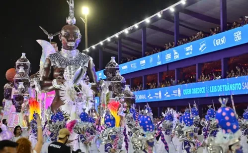 
          Imagem ilustrativa da imagem Espetáculo de luzes e criatividade no 2º dia de desfiles do Carnaval de Vitória
          