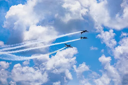 
          Imagem ilustrativa da imagem Esquadrilha da Fumaça colore o céu do Recife em celebração aos 489 anos da capital
          