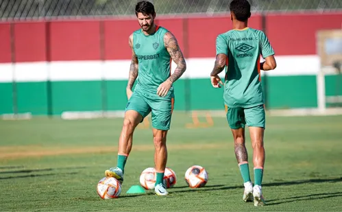 
          Imagem ilustrativa da imagem Everaldo deixa o Fluminense e volta ao Bahia
          