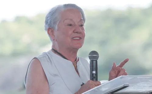 
          Imagem ilustrativa da imagem Exposição no Cais das Artes vira atração no feriadão
          