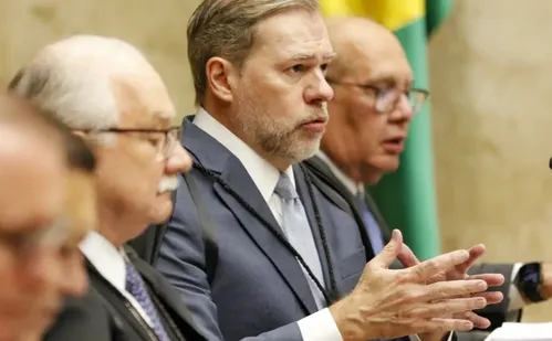 
          Imagem ilustrativa da imagem Fachin arquiva ação que pedia suspeição de Toffoli no caso Master
          