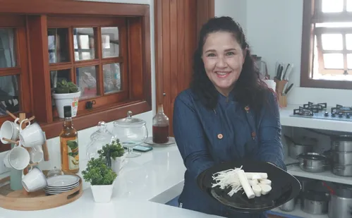 
          Imagem ilustrativa da imagem Famílias mantêm a tradição na receita da torta capixaba
          