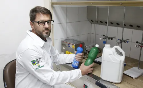 
          Imagem ilustrativa da imagem Faxina perigosa: mais de 1.000 casos de intoxicação por produtos de limpeza
          