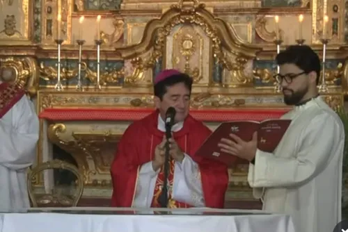 
          Imagem ilustrativa da imagem Fé e Tradição: Fiéis do Grande Recife celebram o Tríduo Pascal da Semana Santa
          