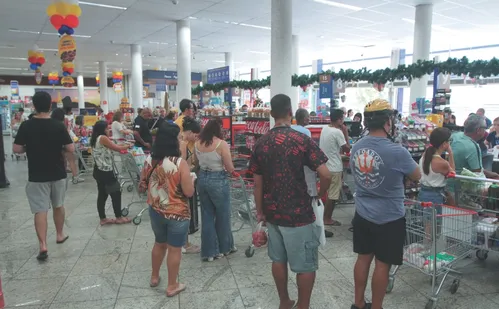 
          Imagem ilustrativa da imagem Fechados aos domingos, supermercados vão reforçar equipes aos sábados e segundas
          