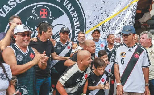 
          Imagem ilustrativa da imagem Festa com ídolos e amor pelo Vasco
          