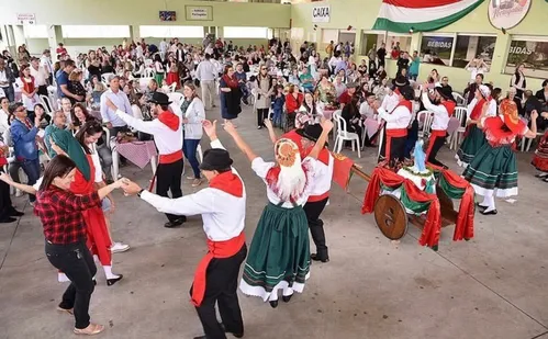 
          Imagem ilustrativa da imagem Festa em Conceição do Castelo celebra imigração de portugueses e italianos
          