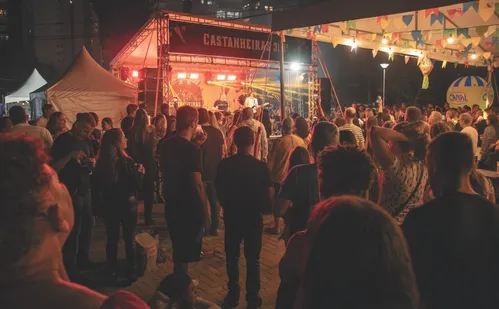 
          Imagem ilustrativa da imagem Festas de rua ganham força e viram encontro de gerações
          