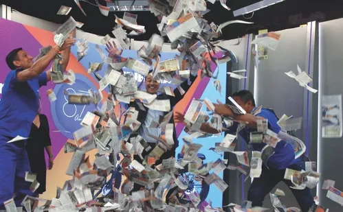 
          Imagem ilustrativa da imagem Festival de Prêmios: jornal A Tribuna desta sexta tem 4 cupons para concorrer a TV
          