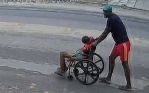 
          Imagem ilustrativa da imagem Filho empurra cadeira por 5 km e abandona corpo do pai em matagal de Paulista
          