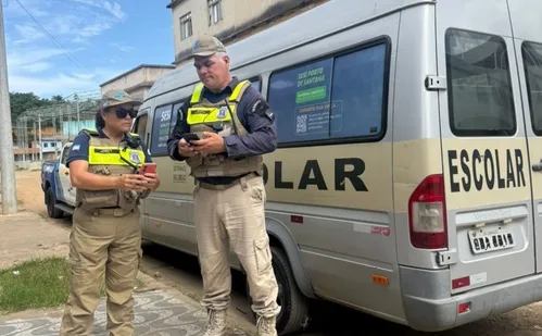 
          Imagem ilustrativa da imagem Fiscalização flagra transporte escolar irregular em Cariacica
          