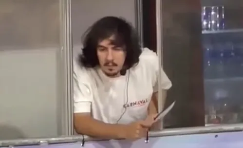 
          Imagem ilustrativa da imagem ‘Fiuk da Harmonia’: o que se sabe sobre o jurado do carnaval de SP que viralizou nas redes
          