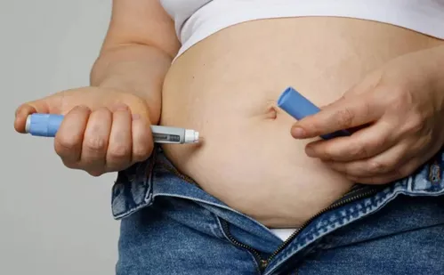 
          Imagem ilustrativa da imagem Flagrado comércio proibido de remédio para perder peso no Espírito Santo
          