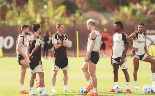 
          Imagem ilustrativa da imagem Flamengo busca confirmar vaga na decisão do Estadual
          