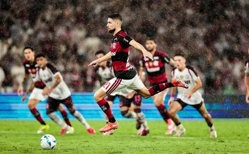
          Imagem ilustrativa da imagem Flamengo leva virada na prorrogação e perde título da Recopa para o Lanús
          