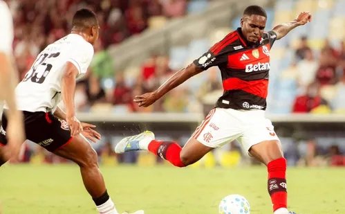 
          Imagem ilustrativa da imagem Flamengo supera Vitória na Copa do Brasil e segue 100% há seis jogos
          