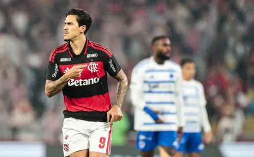 
          Imagem ilustrativa da imagem Flamengo vence Cruzeiro em noite de reencontros e vaias a 'vira-casacas'
          