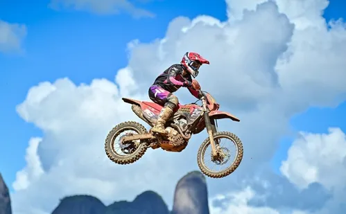 
          Imagem ilustrativa da imagem Flavio Volpi conquista o 2º lugar na abertura do Campeonato Capixaba de Enduro 2026
          