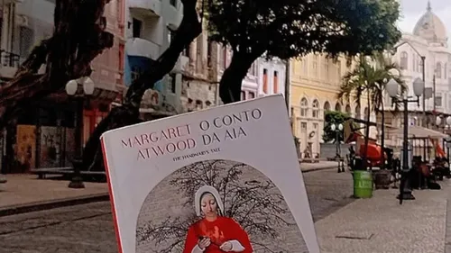 
          Imagem ilustrativa da imagem Anita Presbitero: a mulher que criou um território de afeto e livros
          