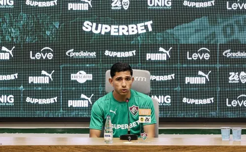 
          Imagem ilustrativa da imagem Fluminense apresenta Savarino e jogador cita mágoa com Botafogo
          