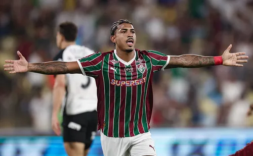 
          Imagem ilustrativa da imagem Fluminense atropela o Corinthians em noite com briga e gesto obsceno
          
