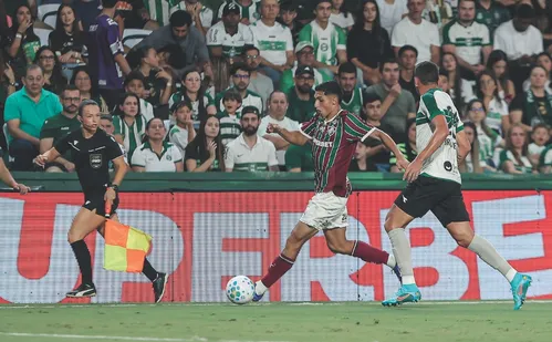 
          Imagem ilustrativa da imagem Fluminense contesta arbitragem na CBF após empate com o Coritiba
          