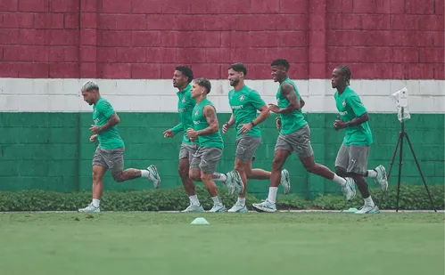 
          Imagem ilustrativa da imagem Fluminense enxuga o elenco para a temporada 2026
          