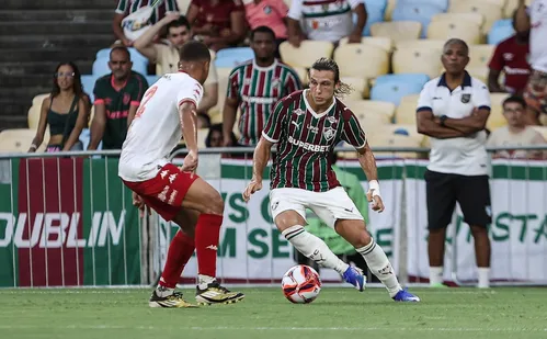 
          Imagem ilustrativa da imagem Fluminense sobra, vence o Bangu e pega o Vasco na semifinal do Carioca
          