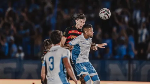 
          Imagem ilustrativa da imagem Fora de casa, Sport vence o Londrina de virada e segue invicto na Série B
          