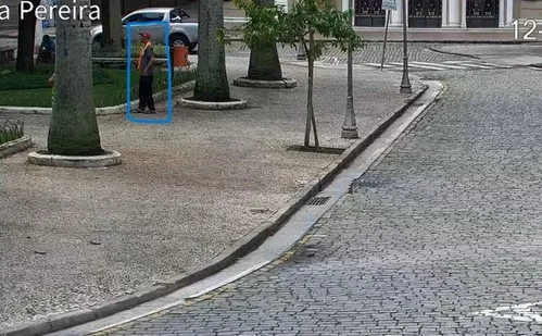 
          Imagem ilustrativa da imagem Foragido da justiça há 4 anos é localizado atuando como flanelinha em Vitória
          