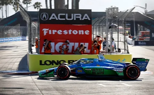 
          Imagem ilustrativa da imagem Fórmula Indy: Sueco fatura pole em Long Beach
          