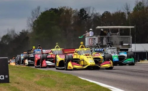 
          Imagem ilustrativa da imagem Fórmula Indy: circuito histórico tem disputa acirrada pelo topo
          