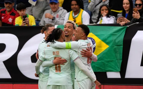 
          Imagem ilustrativa da imagem França passa a Espanha e lidera ranking da Fifa, enquanto Brasil cai para sexto
          