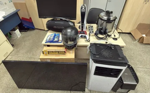 
          Imagem ilustrativa da imagem Funcionário é preso suspeito de furtar produtos de transportadora na Serra
          