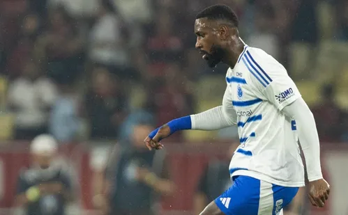 
          Imagem ilustrativa da imagem Gerson é intimado e recebe cobrança de R$ 42,7 milhões do Flamengo
          