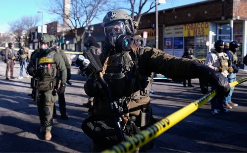 
          Imagem ilustrativa da imagem Governo Trump anuncia 'retirada imediata' de 700 agentes de imigração em Minnesota
          