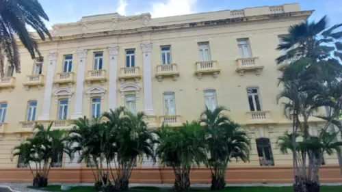 
          Imagem ilustrativa da imagem Governo de Pernambuco oficializa saída de secretários para disputa eleitoral
          