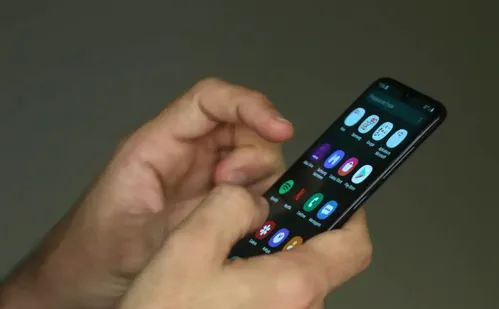 
          Imagem ilustrativa da imagem Governo derruba alta de imposto para smartphones e eletrônicos
          