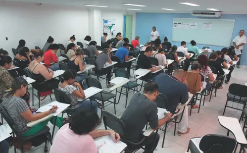 
          Imagem ilustrativa da imagem Governo federal vai abrir até 24 mil vagas em concursos com nova lei
          