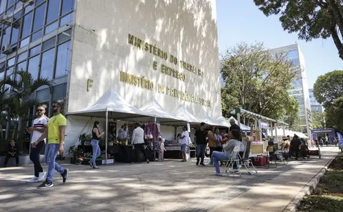 
          Imagem ilustrativa da imagem Governo libera mais R$ 3,9 bi para pagar saque-aniversário do FGTS
          