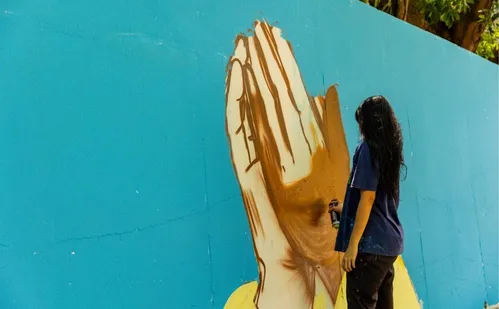 
          Imagem ilustrativa da imagem Grafite e fé marcam subida ao Convento na Festa da Penha 2026
          